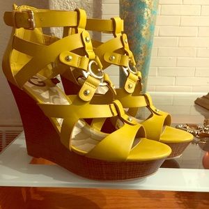Mustard color wedges
